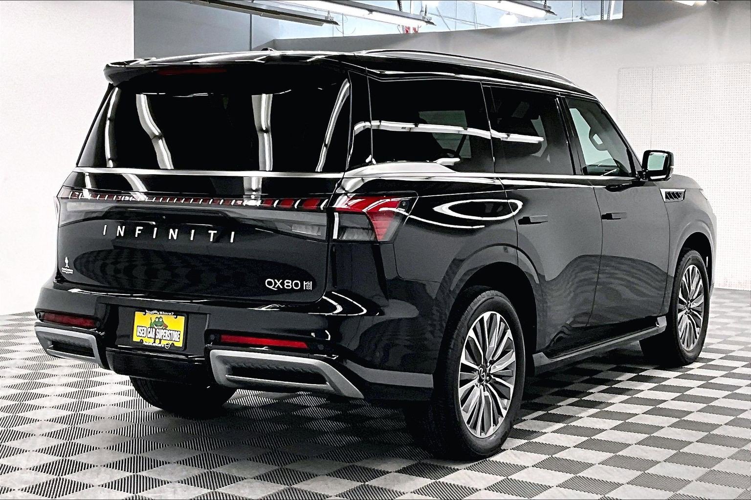 Used 2025 INFINITI QX80 Sensory AWD/4WD image 13