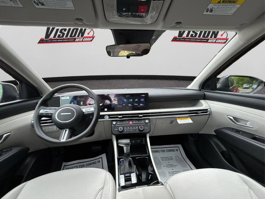 Used 2025 Hyundai Tucson SE image 23
