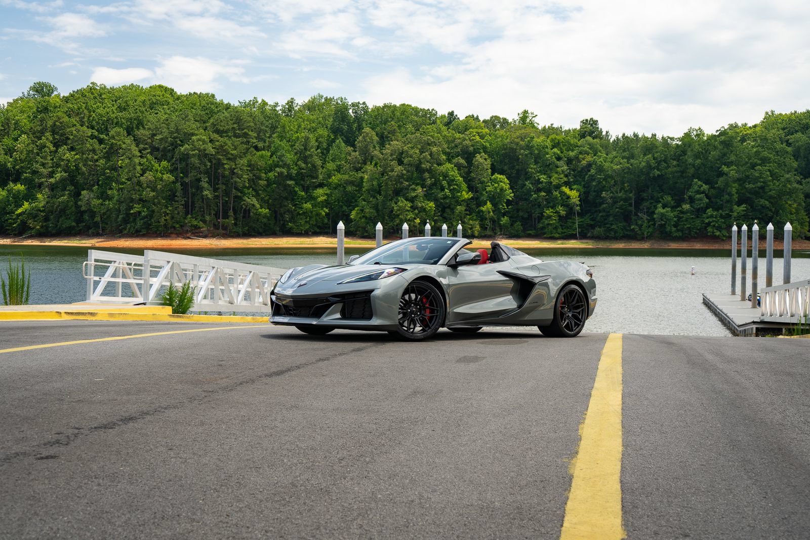 Used 2023 Chevrolet Corvette Z06 RWD image 3