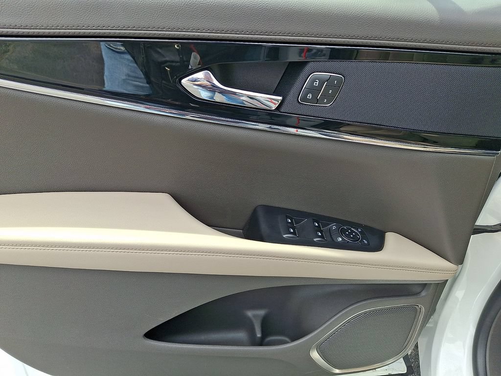 Certified 2023 Lincoln Nautilus Reserve AWD/4WD image 12