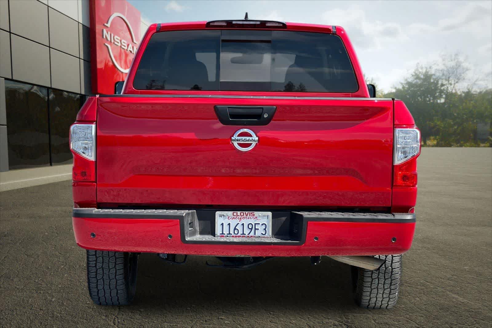 Used 2022 Nissan Titan SV AWD/4WD image 8