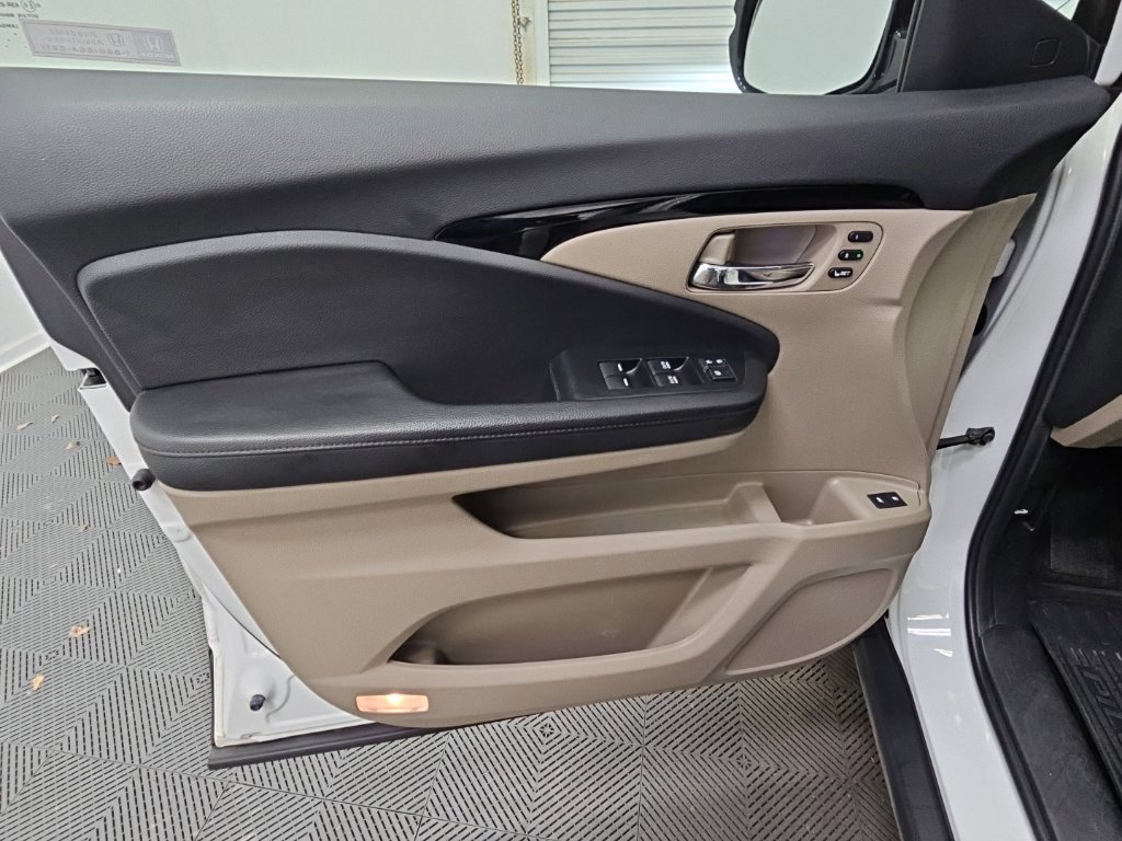 Used 2022 Honda Pilot Touring image 32