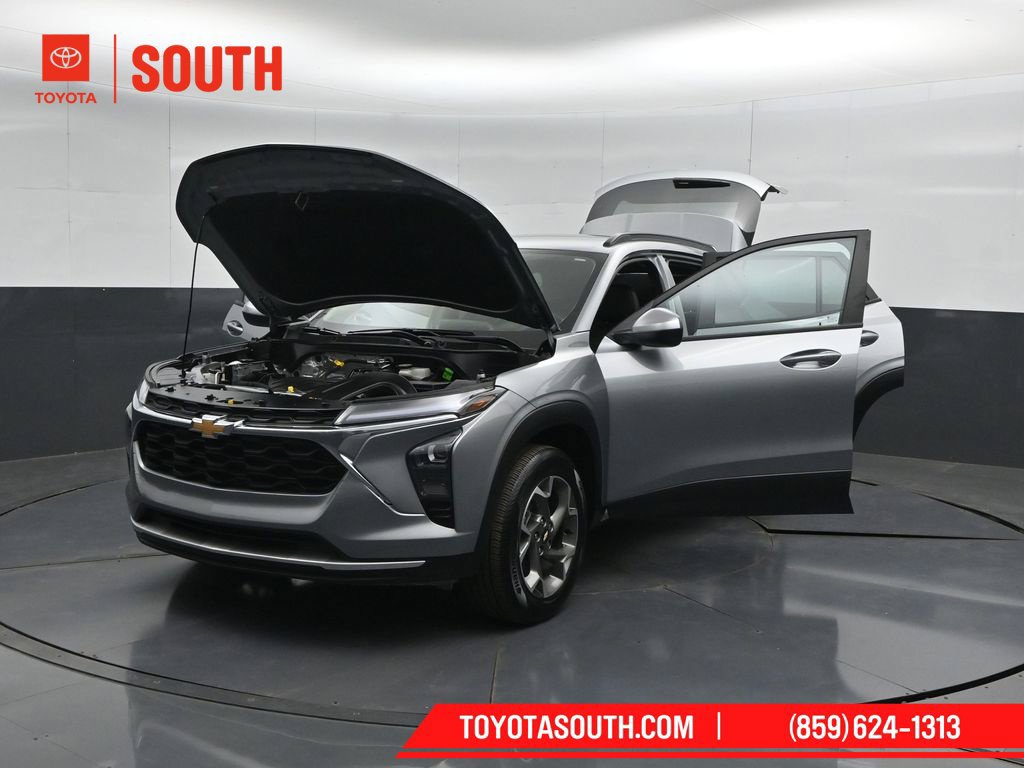 Used 2025 Chevrolet Trax LT w/ LT Convenience Package FWD image 56