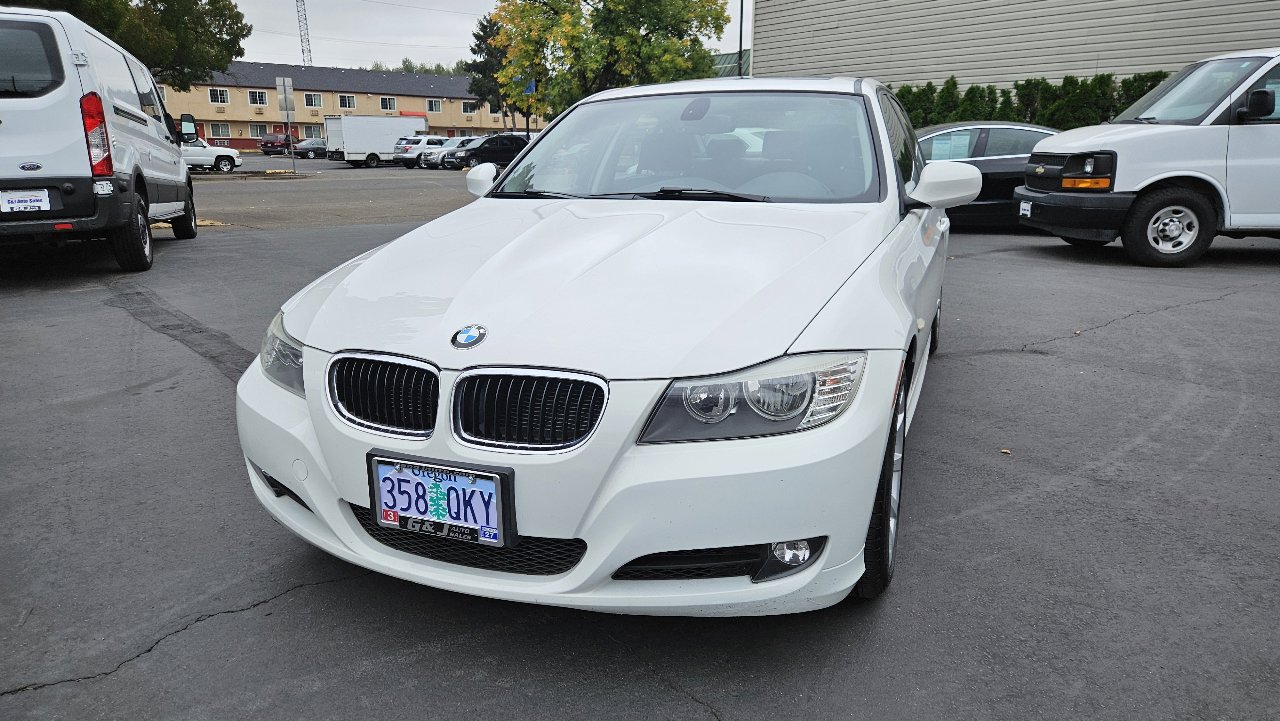 Used 2011 BMW 328i Sedan w/ Premium Pkg image 3