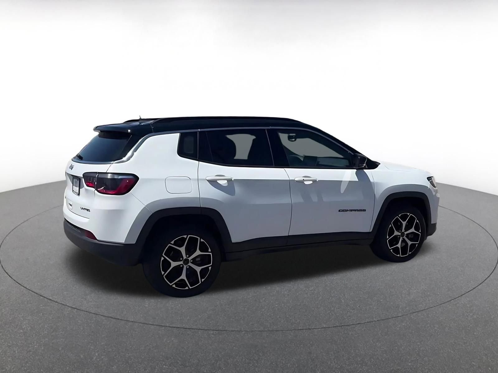 Used 2025 Jeep Compass Limited AWD/4WD image 15