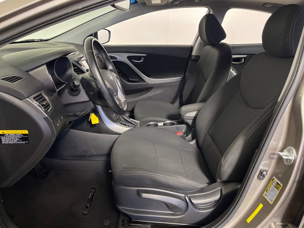 Used 2015 Hyundai Elantra SE w/ Option Group 03 FWD image 12