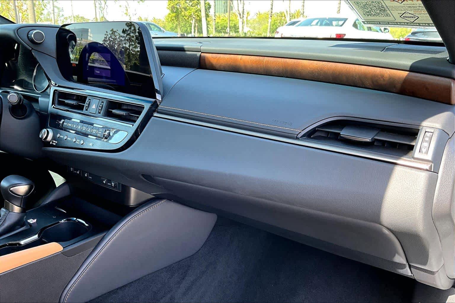 Used 2025 Lexus ES 300h w/ Premium Package FWD image 17