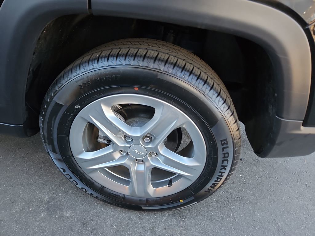 Used 2024 Jeep Compass Sport image 28