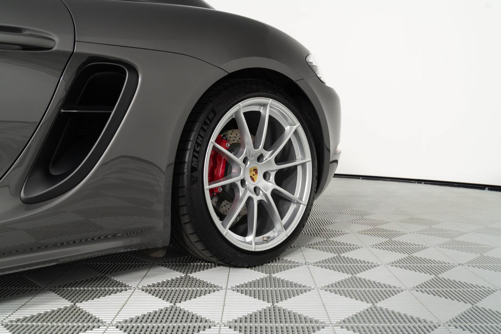 Used 2024 Porsche 718 Cayman GTS RWD image 18