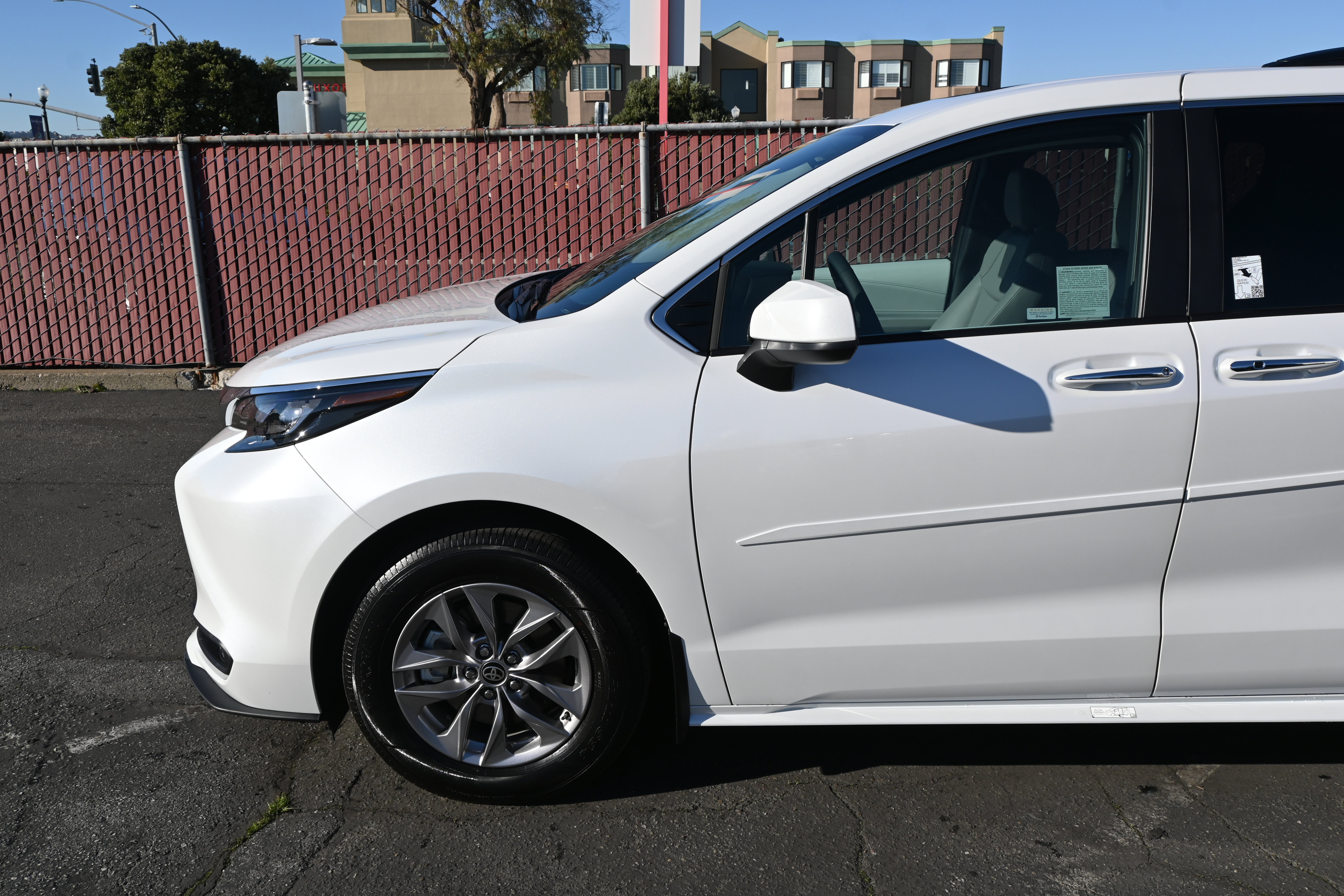 Used 2026 Toyota Sienna XLE image 4