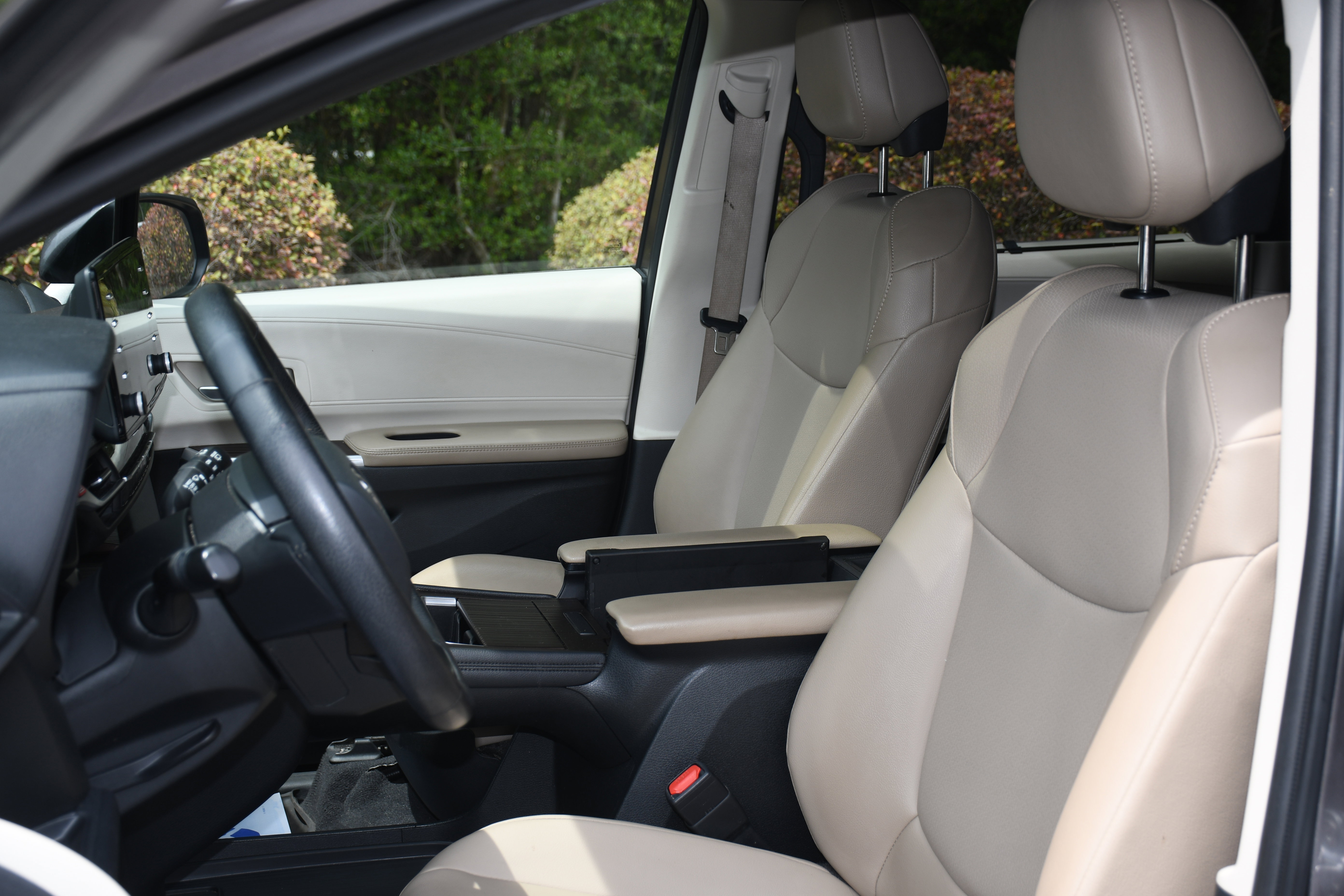 Used 2021 Toyota Sienna XLE FWD image 12