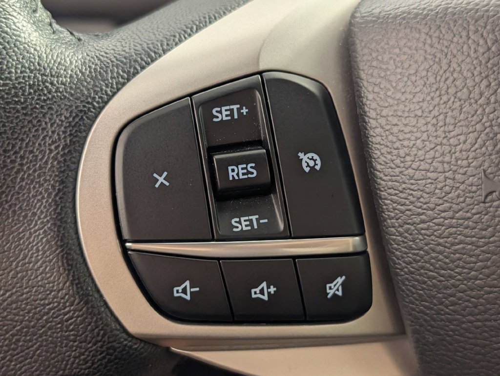 Used 2023 Ford Explorer XLT AWD/4WD image 17