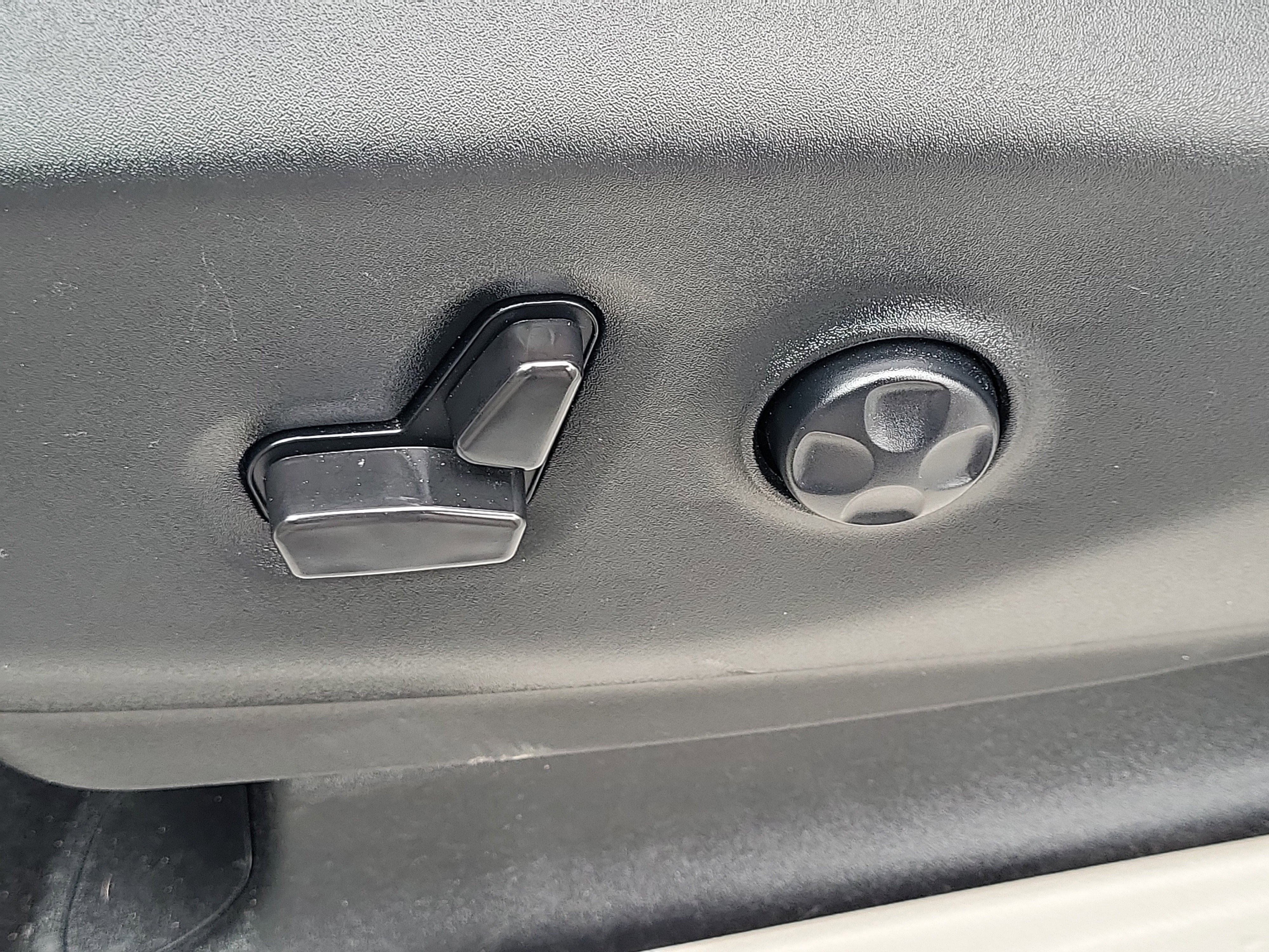 Used 2024 Chrysler Pacifica Touring-L image 21