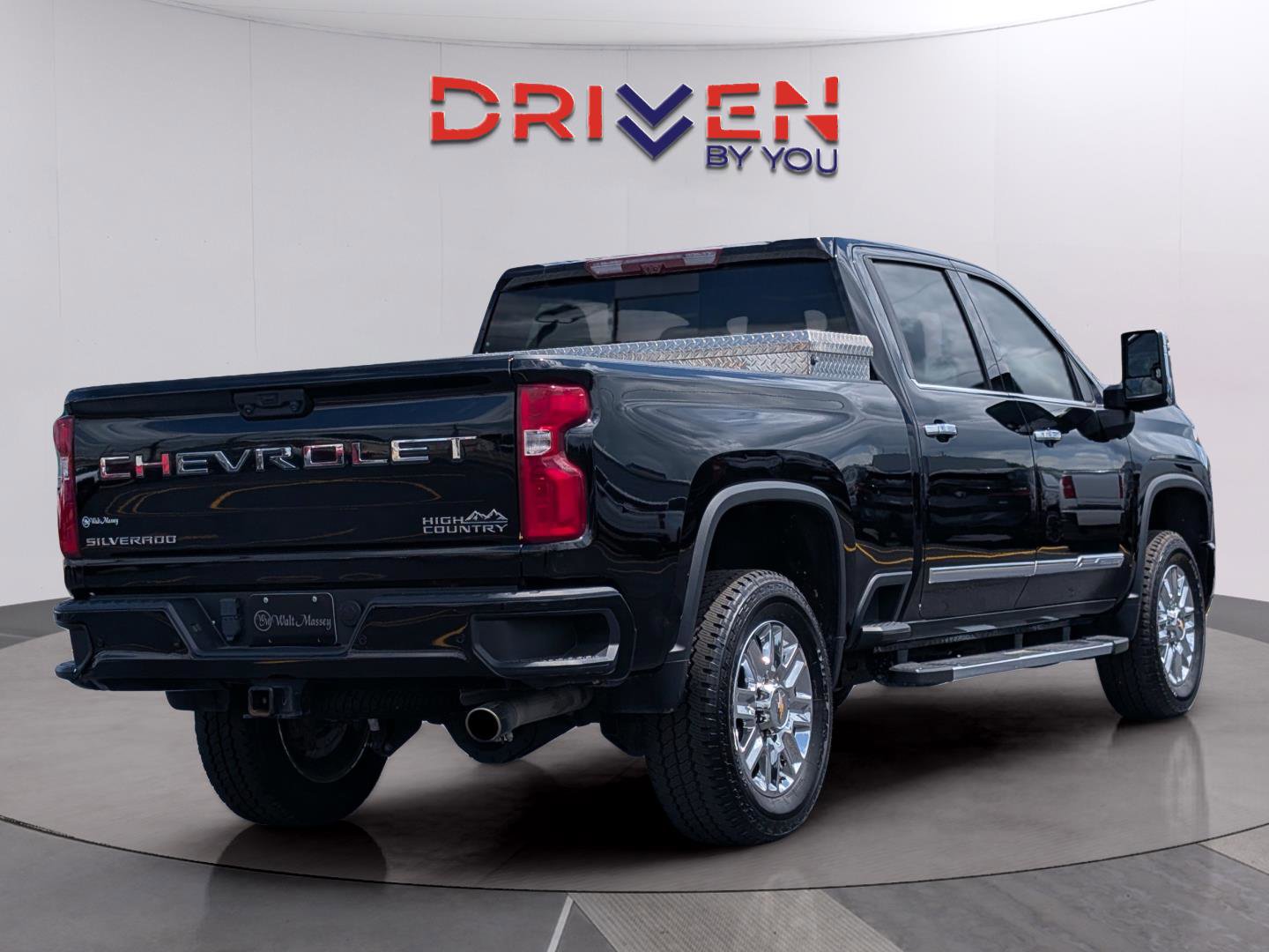 Used 2024 Chevrolet Silverado 2500 High Country w/ High Country Premium Package AWD/4WD image 5