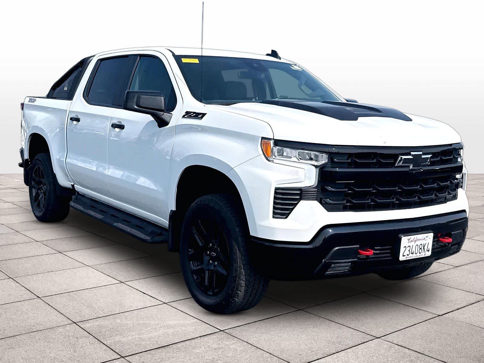Used 2025 Chevrolet Silverado 1500 LT Trail Boss w/ Convenience Package II AWD/4WD image 3