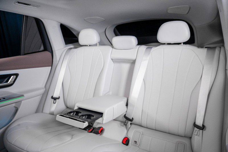 New 2026 Mercedes-Benz EQE 320 4MATIC SUV image 28