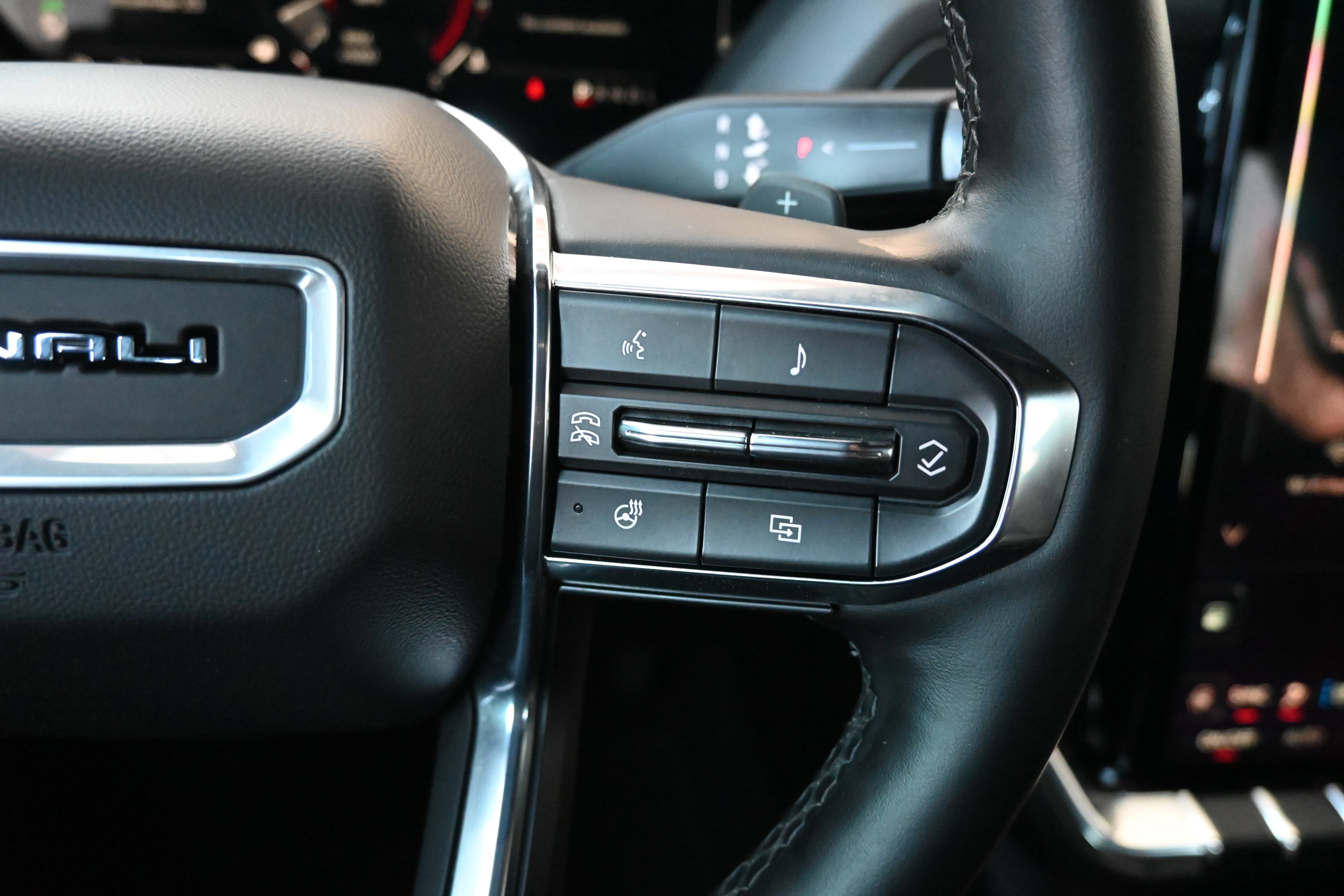 Used 2025 GMC Yukon Denali AWD/4WD image 20