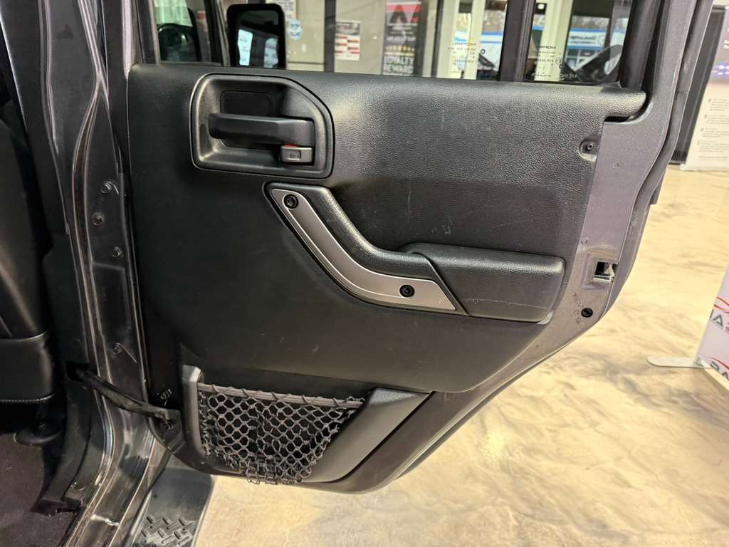 Used 2018 Jeep Wrangler Altitude image 36