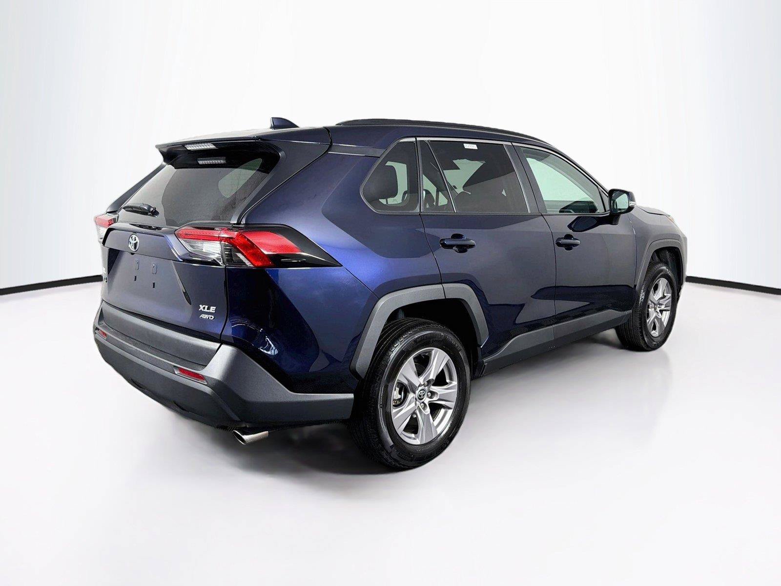 Used 2025 Toyota RAV4 XLE AWD/4WD image 11