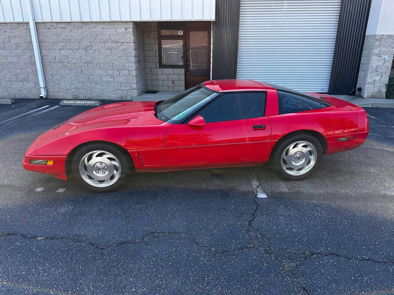 Used 1996 Chevrolet Corvette Coupe image 2