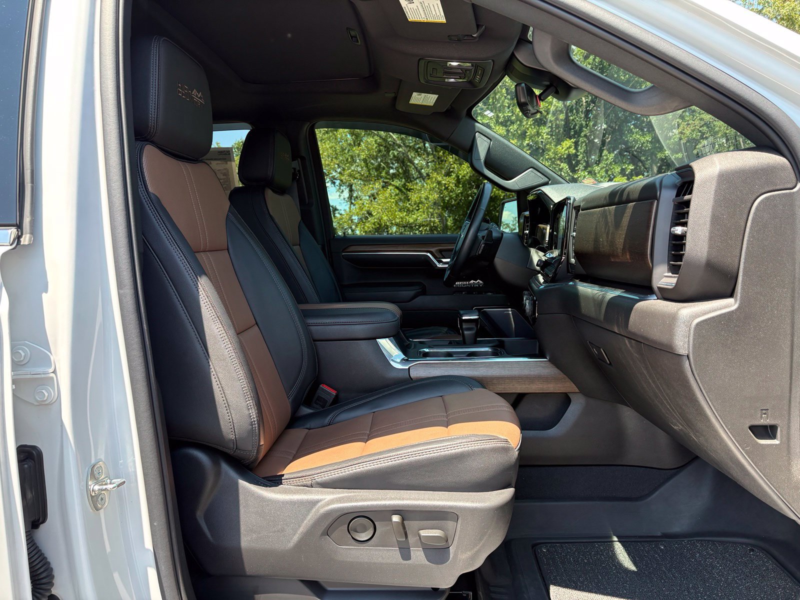 Used 2023 Chevrolet Silverado 1500 High Country w/ High Country Premium Package AWD/4WD image 28