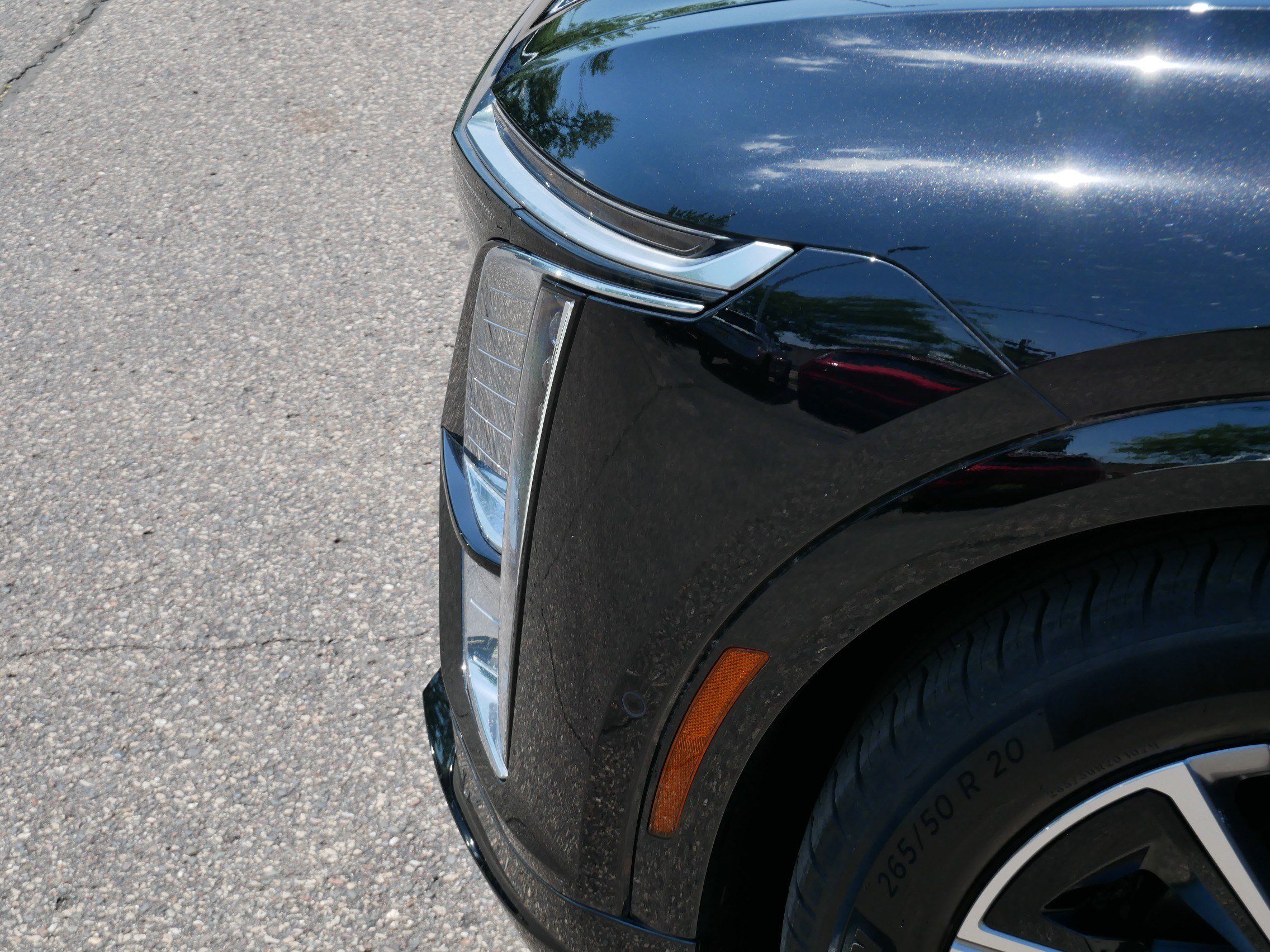 Used 2024 Cadillac Lyriq Luxury AWD/4WD image 16
