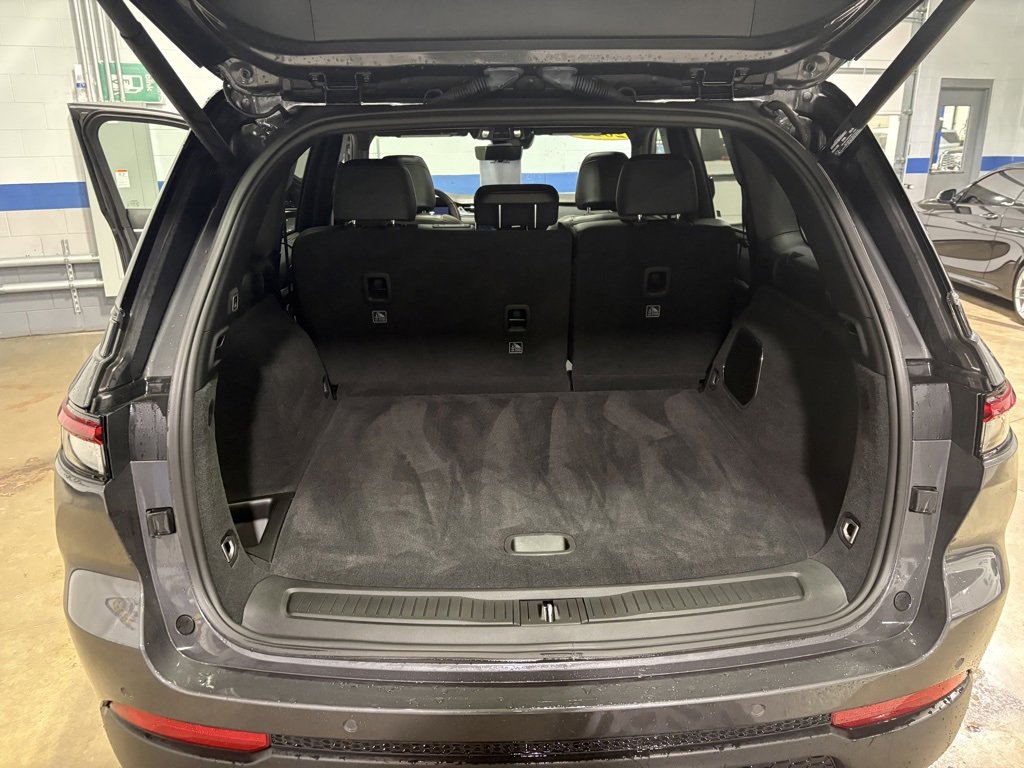 Used 2022 Jeep Grand Cherokee Trailhawk w/ Luxury Tech Group III image 31