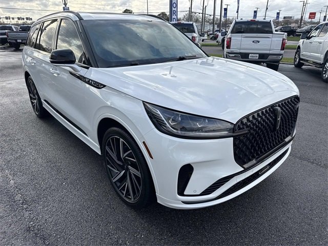 Used 2025 Lincoln Aviator Black Label w/ Jet Appearance Package image 3