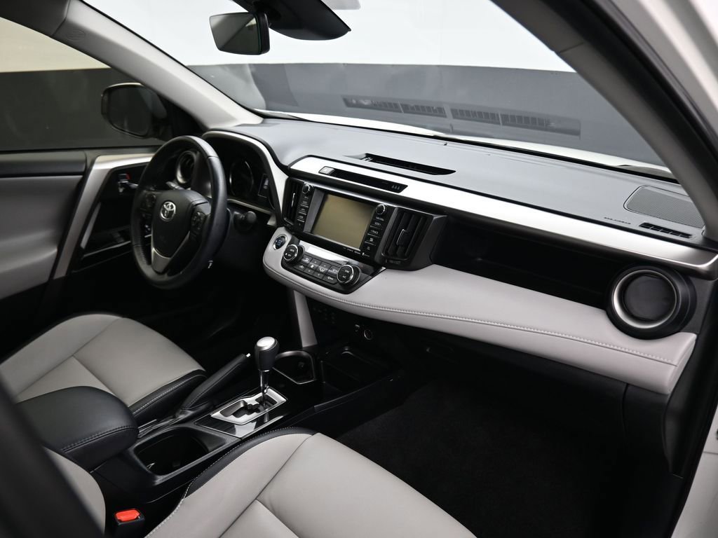 Used 2018 Toyota RAV4 Limited image 45