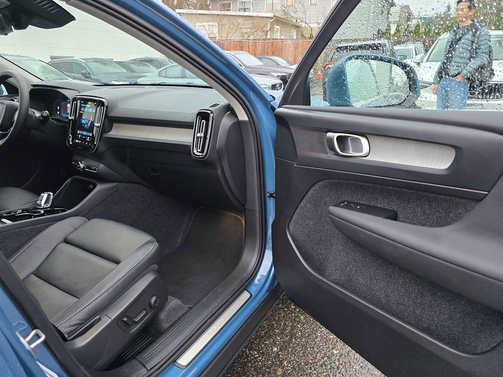 Certified 2025 Volvo XC40 B5 Plus image 10