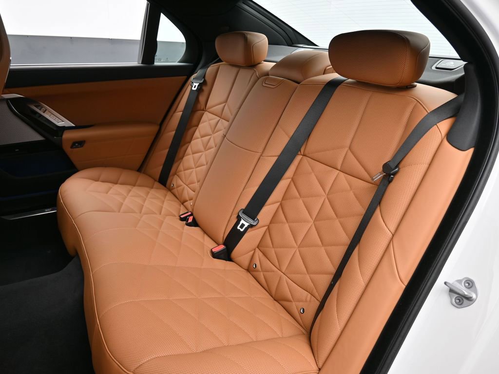 Used 2025 BMW 740i xDrive image 40