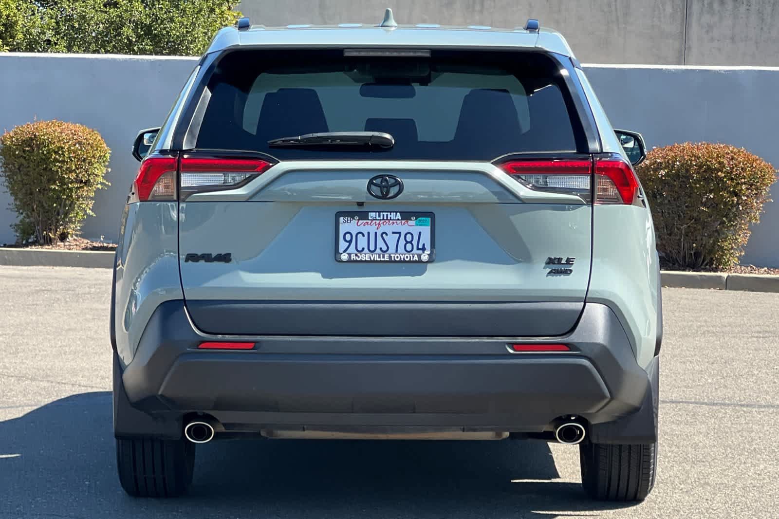 Certified 2022 Toyota RAV4 XLE w/ XLE Grade Weather Package AWD/4WD image 8