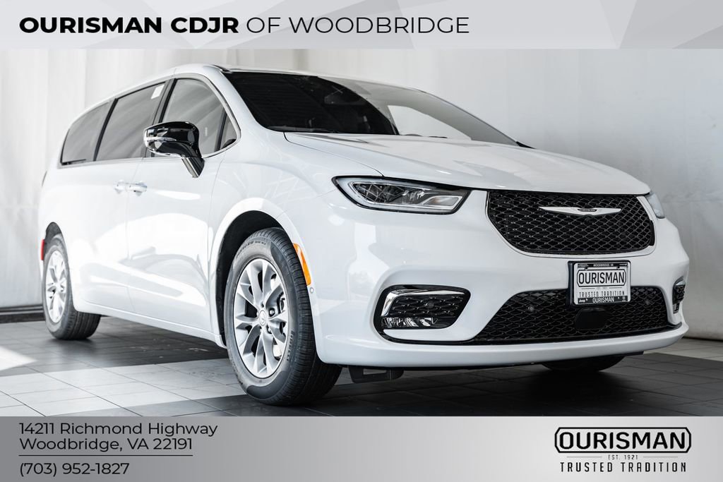 New 2026 Chrysler Pacifica Limited w/ Uconnect Theater Family Group image 1