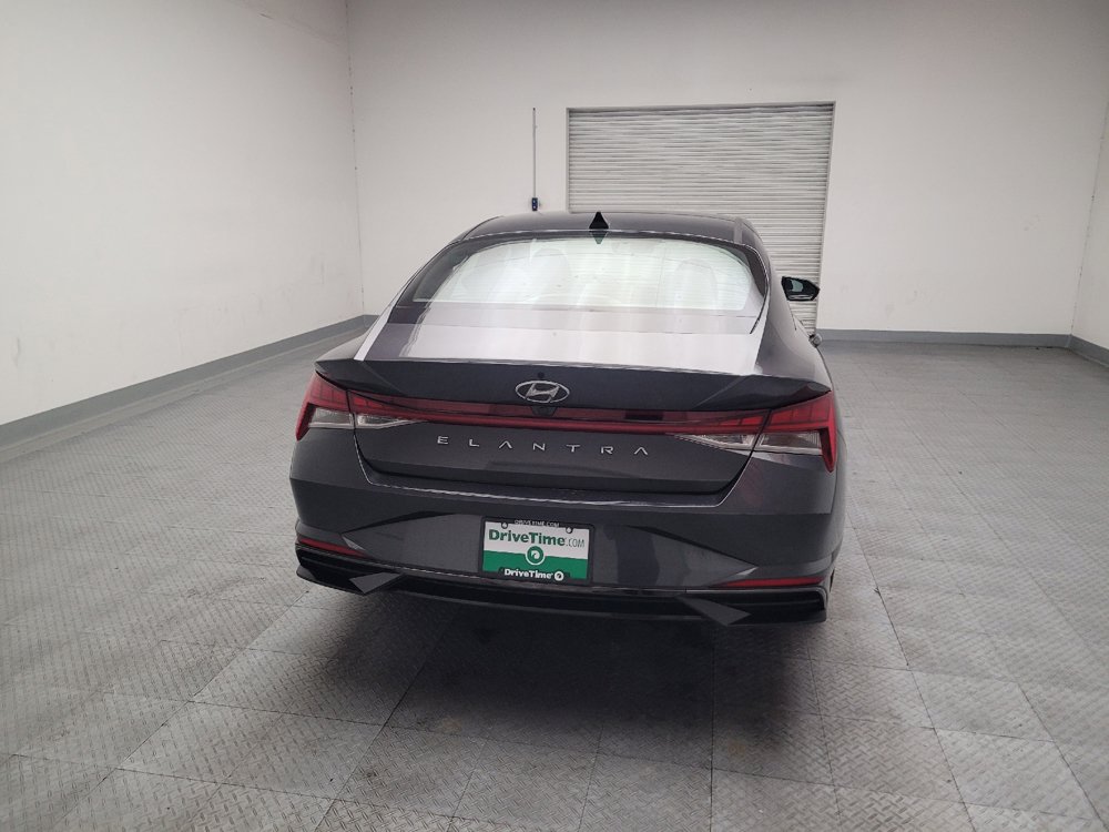 Used 2022 Hyundai Elantra SEL w/ Convenience + Premium Package FWD image 7