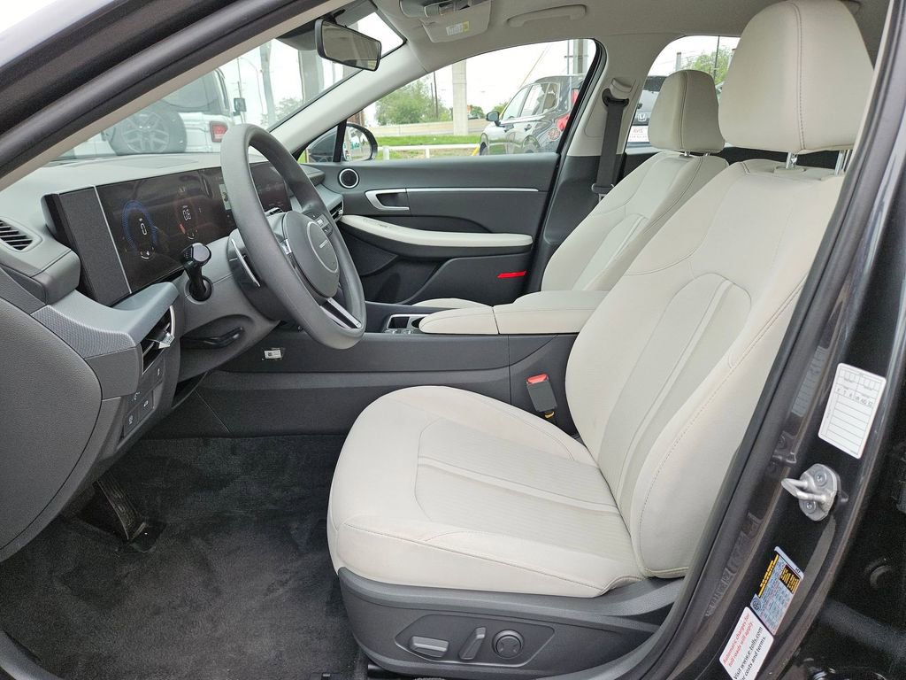 Used 2025 Hyundai Sonata SEL FWD image 11