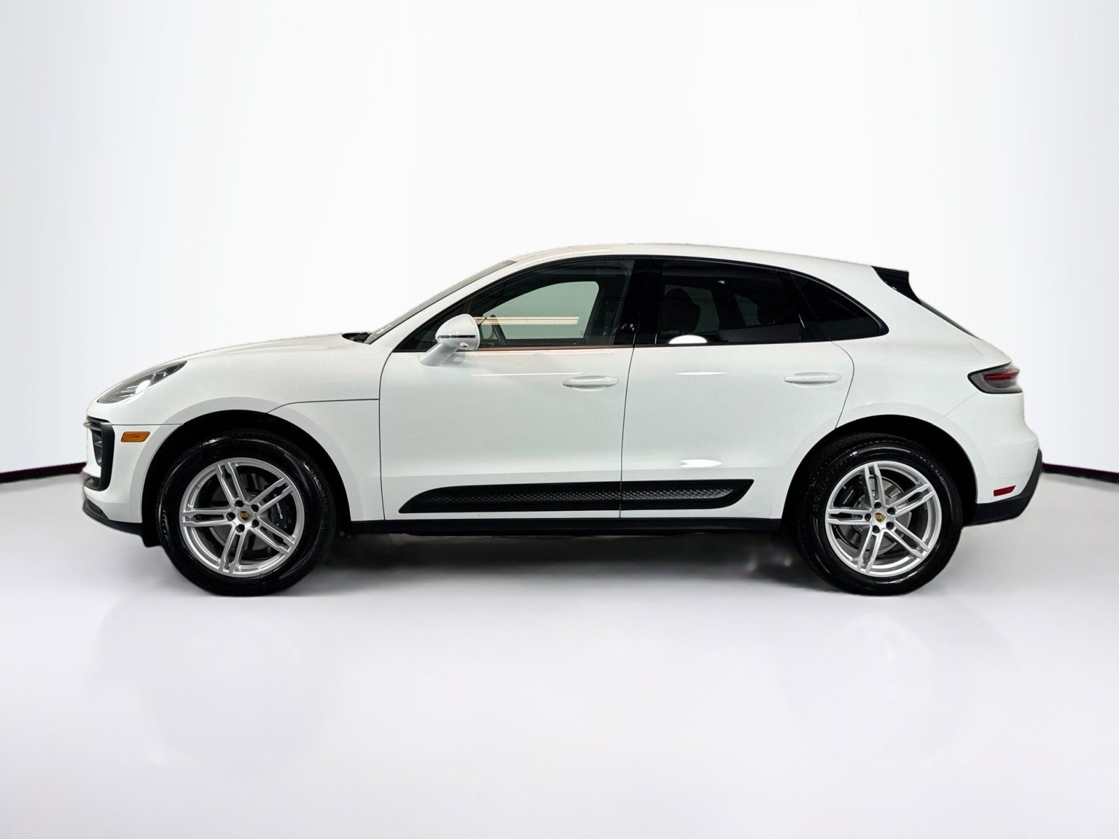 Certified 2026 Porsche Macan AWD/4WD image 2