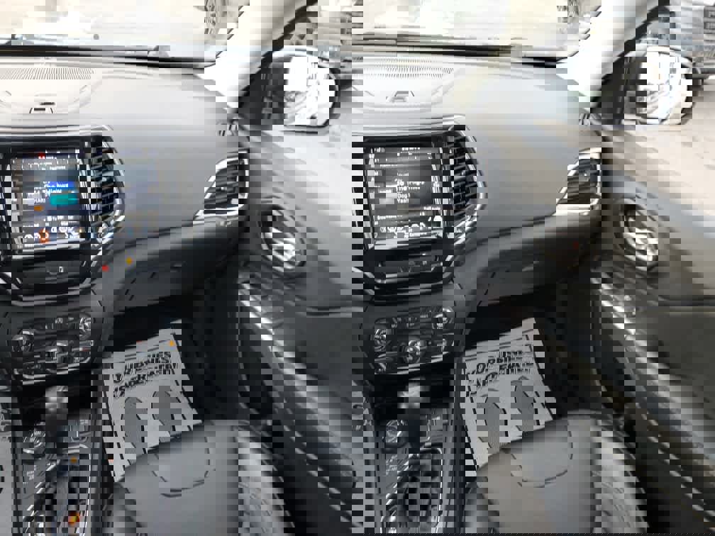 Used 2022 Jeep Cherokee Limited image 16