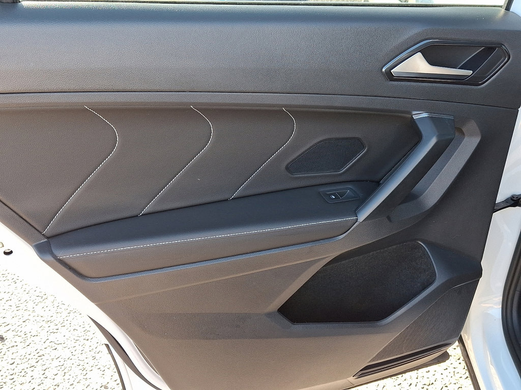 Used 2023 Volkswagen Tiguan SE image 19