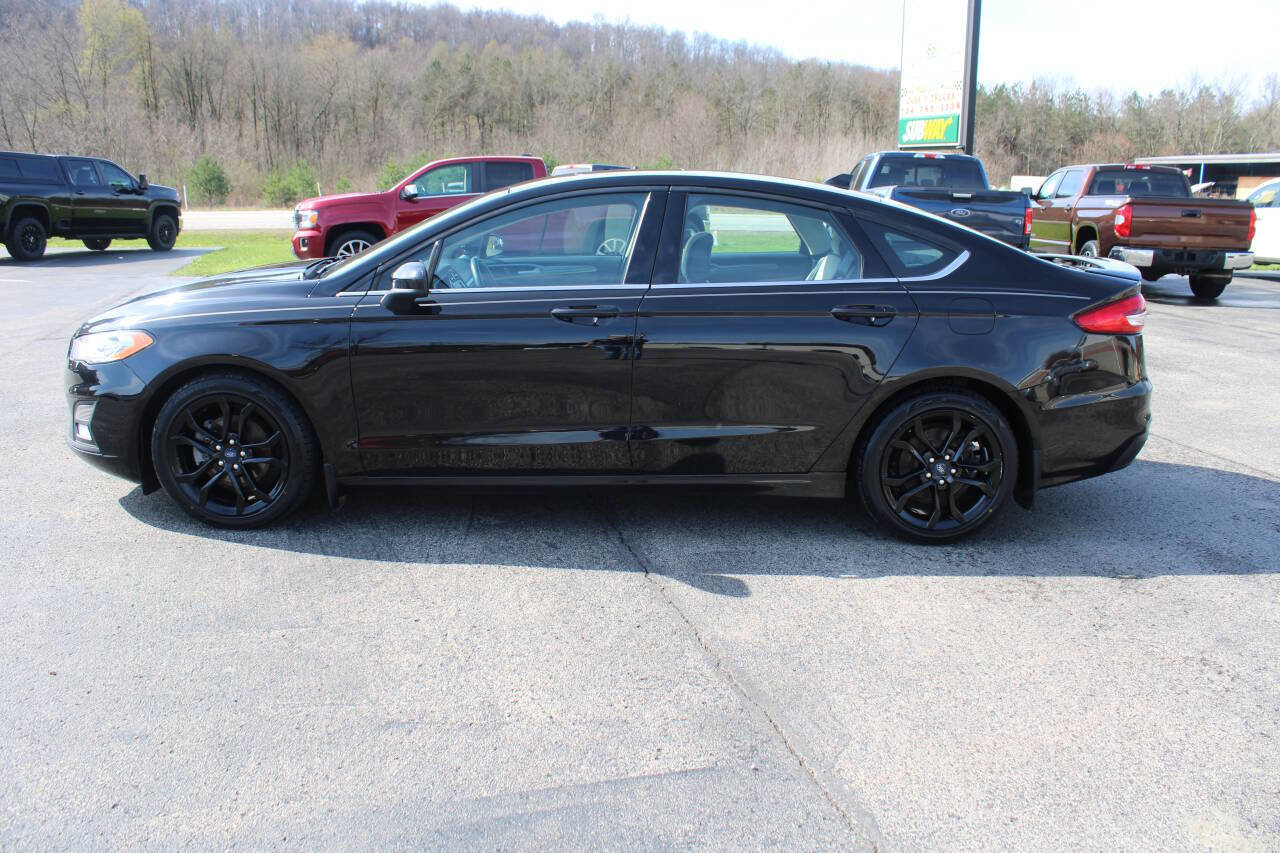 Used 2020 Ford Fusion SE w/ Equipment Group 151A image 2