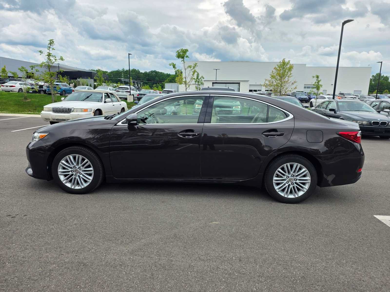 Used 2014 Lexus ES 350 w/ Luxury Package FWD image 8