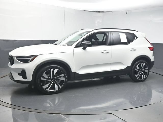 Certified 2025 Volvo XC40 B5 Ultra AWD/4WD image 4