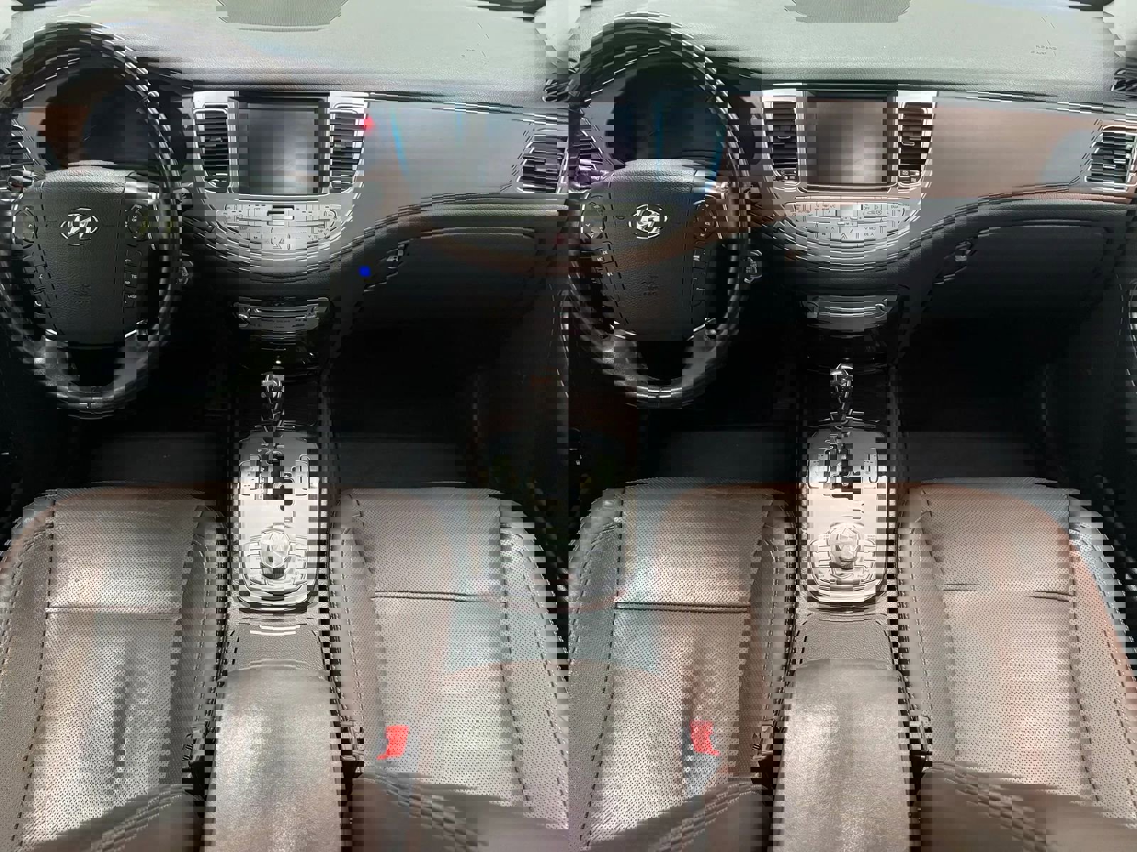 Used 2012 Hyundai Genesis 4.6 image 2