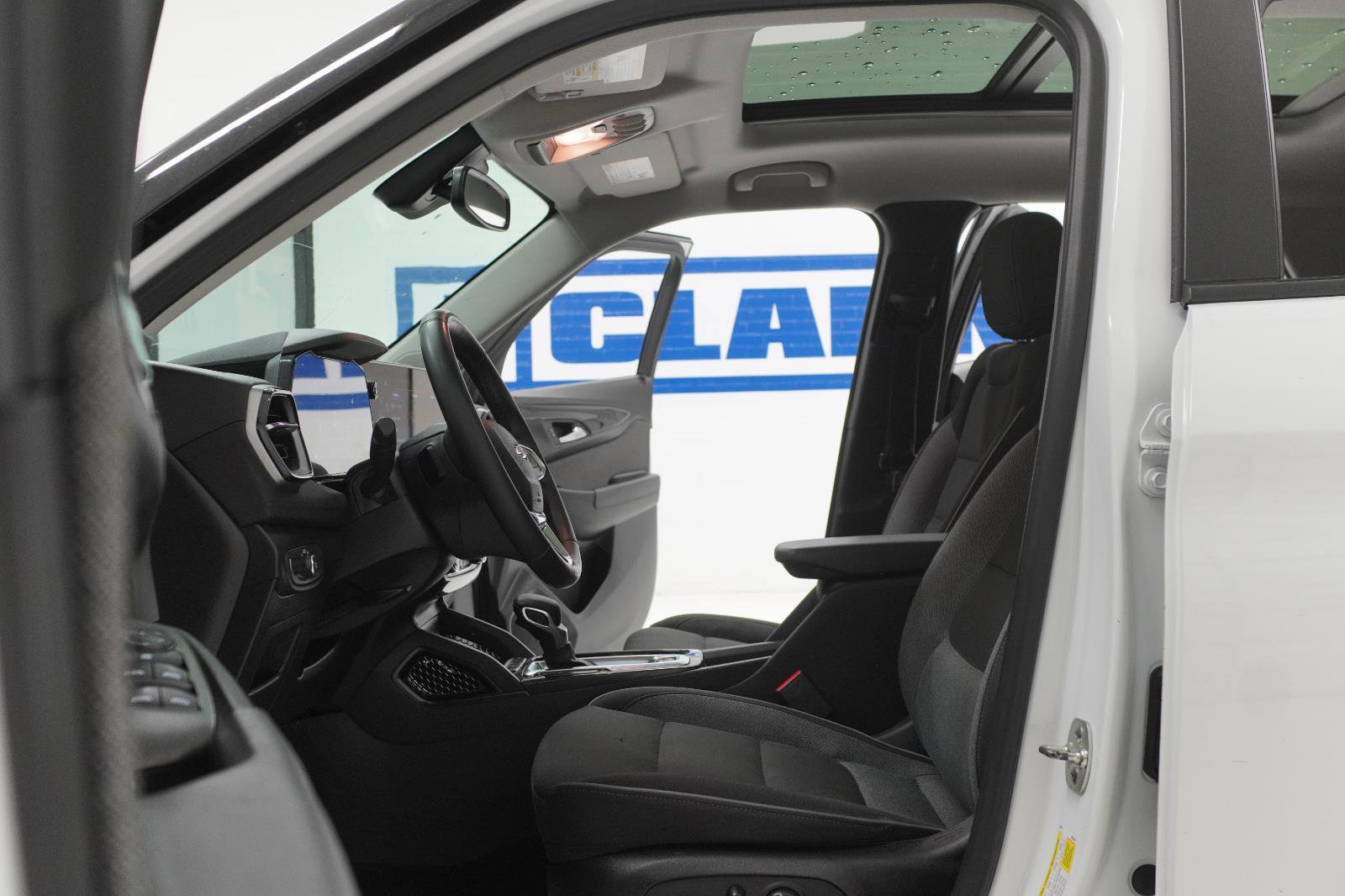 Used 2025 Chevrolet TrailBlazer LT w/ Convenience Package FWD image 17
