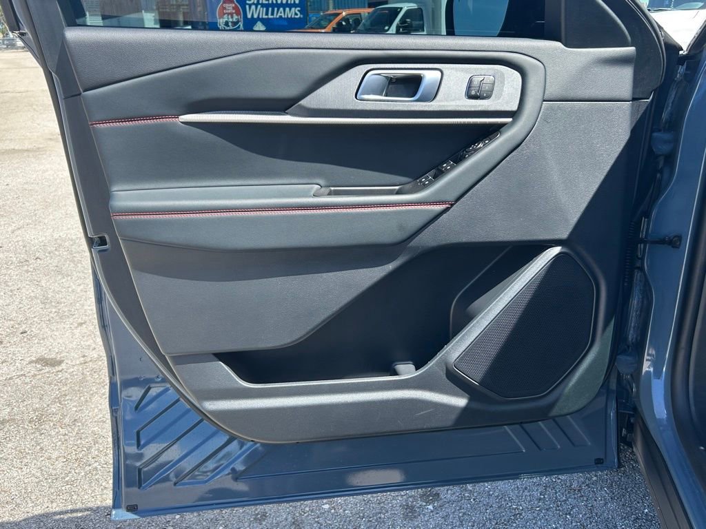 Used 2025 Ford Explorer ST-Line w/ Premium Package image 38