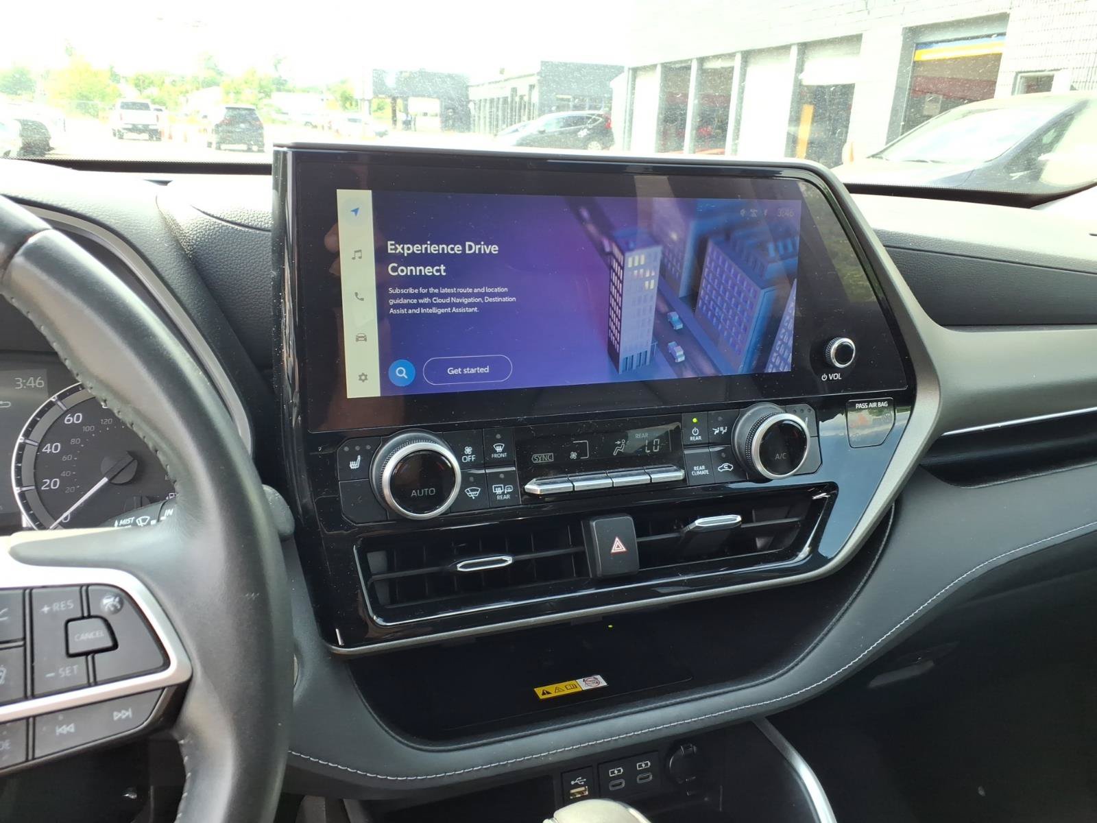 Used 2023 Toyota Highlander XLE AWD/4WD image 9