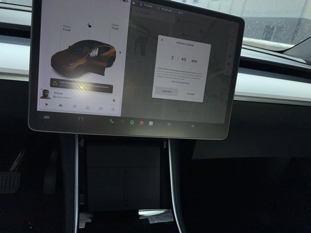 Used 2021 Tesla Model Y Long Range image 10