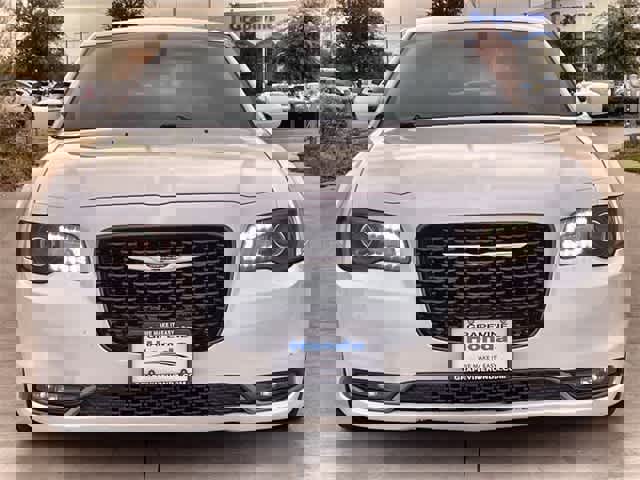 Used 2018 Chrysler 300 S image 7