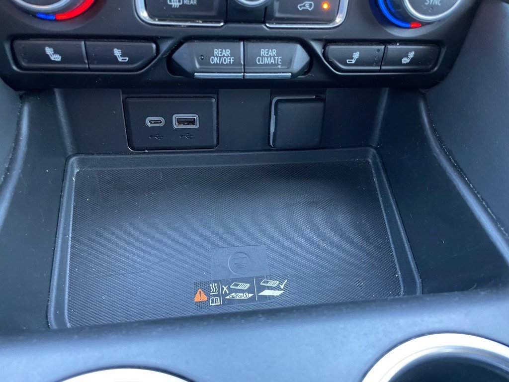 Used 2024 Chevrolet Suburban Z71 w/ Luxury Package image 15