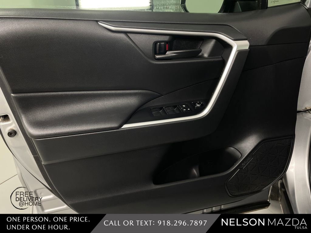 Used 2020 Toyota RAV4 LE AWD/4WD image 20