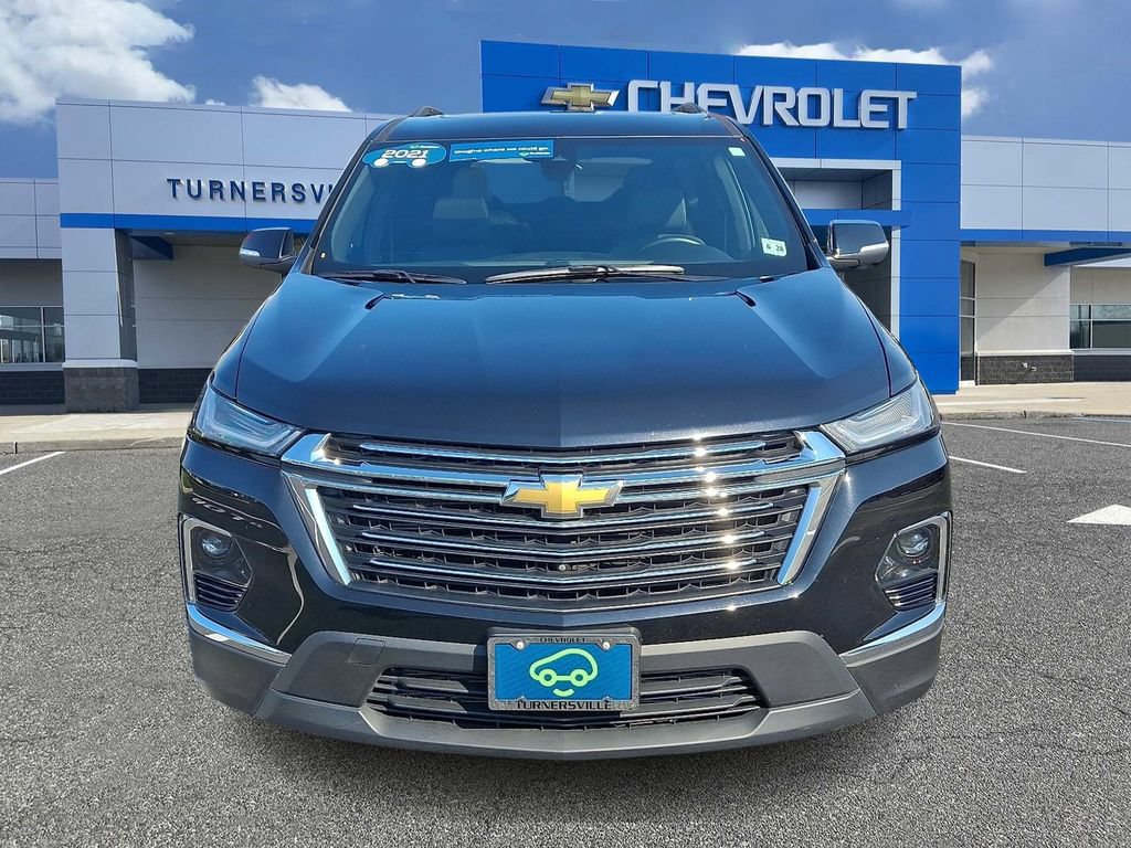 Certified 2023 Chevrolet Traverse LT w/ LT Premium Package AWD/4WD image 2